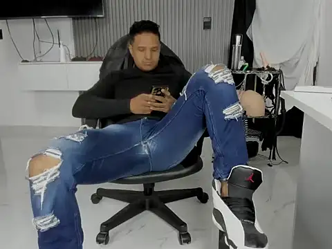 XXX chat uživo modela master_leather