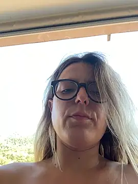 dolcehelena993 Adlı Modelin Canlı XXX Sohbeti