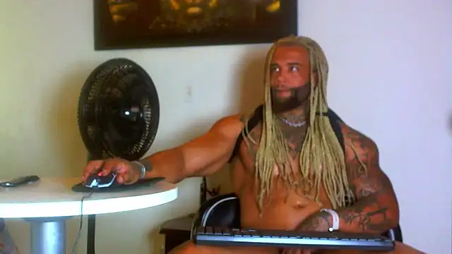Show modela ragnar0825 na web-kameri