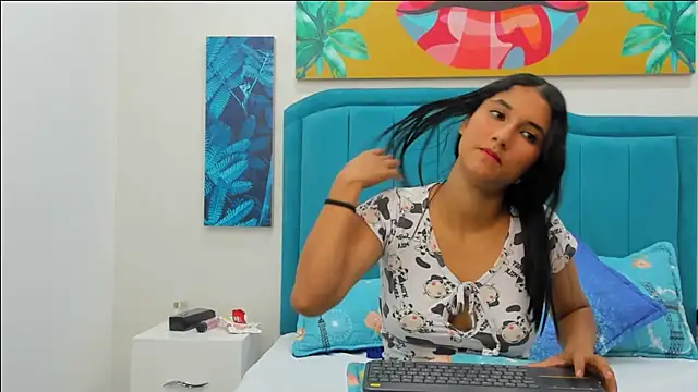 EmmaJohnson01 Adlı Modelin Canlı XXX Sohbeti