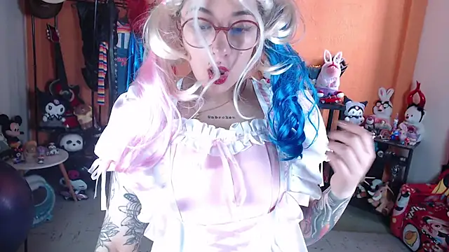 Chat +18 de MissMiia2 ao vivo