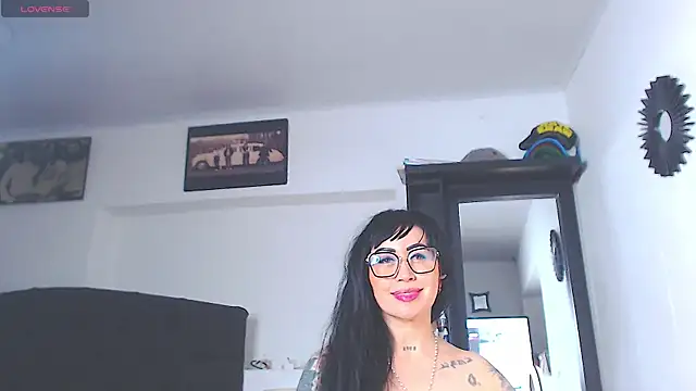 Vicky_hotmilf: онлайн-секс-чат