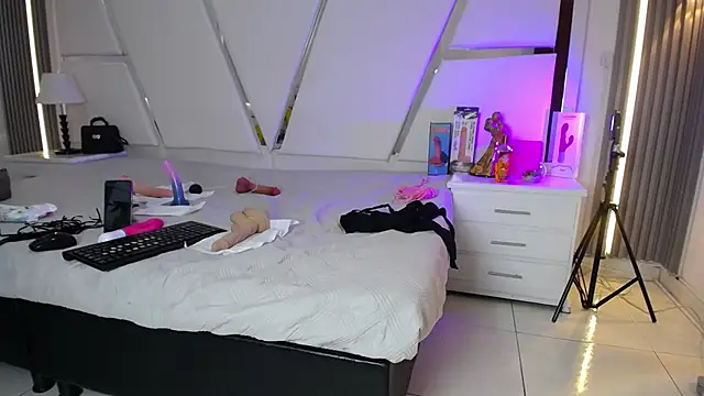 chloe__Jones_ Adlı Modelin Canlı XXX Sohbeti