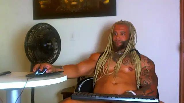ragnar0825's Live XXX Chat