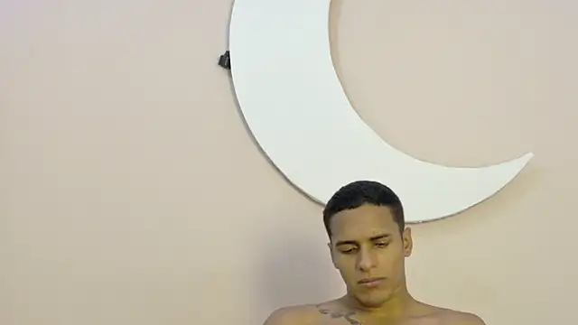lucas837481 – Naživo XXX chat