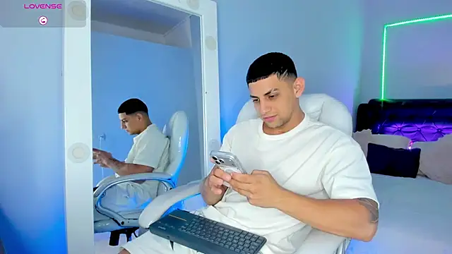 Alex_cute77's Webcam Show