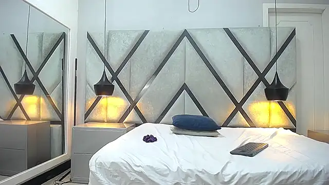 צ'אט XXX בשידור חי של OliviaLaurent