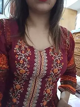 Tanha18 Adlı Modelin Canlı XXX Sohbeti
