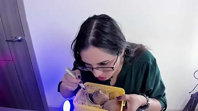 دردشة Kyomi_chang الجنسية المباشرة