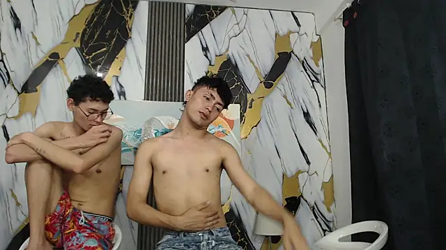 Show modela VERY_HOT_GUYS na web-kameri