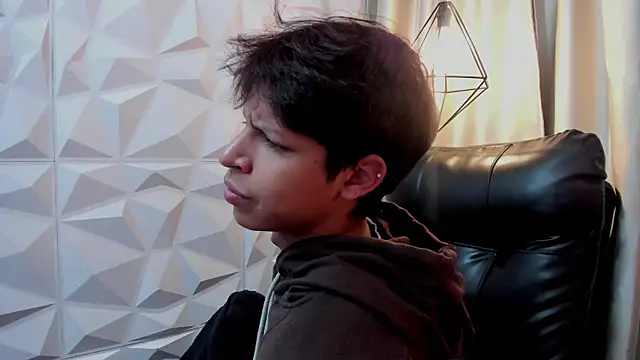 Ethan_qop's Live XXX Chat