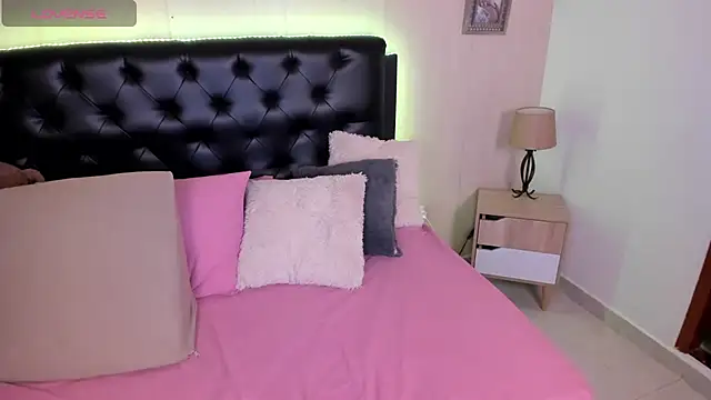 LolaVillalobos' Live XXX Chat