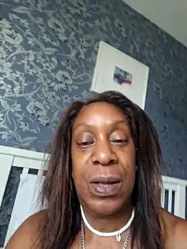 Chat XXX en directo de EbonyBlue-x