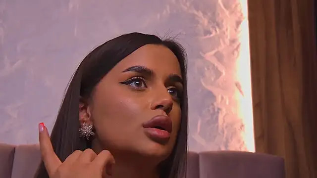 AliceKane Adlı Modelin Canlı XXX Sohbeti