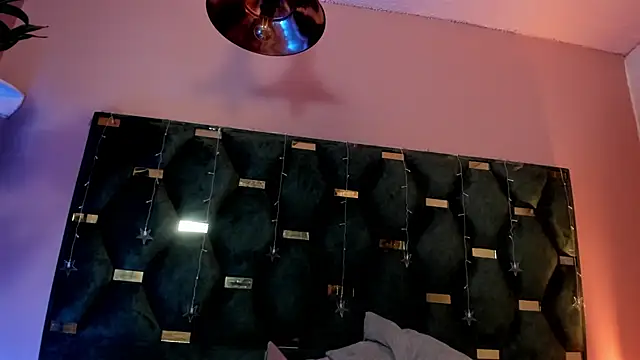 Velvet_Dreamss' Live XXX Chat