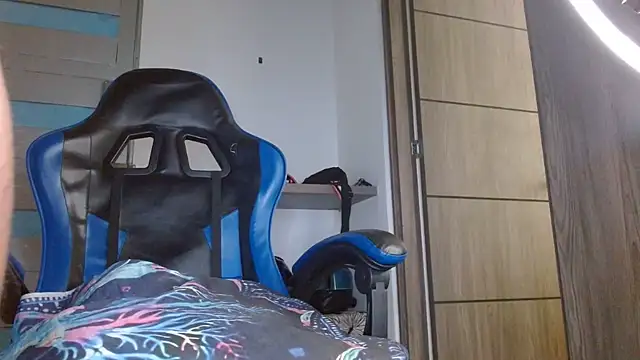 SexyBoy-Bigclit Adlı Modelin Canlı XXX Sohbeti