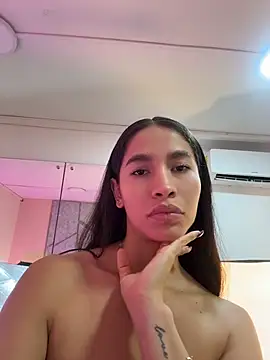 JuliaaVega's Live XXX Chat