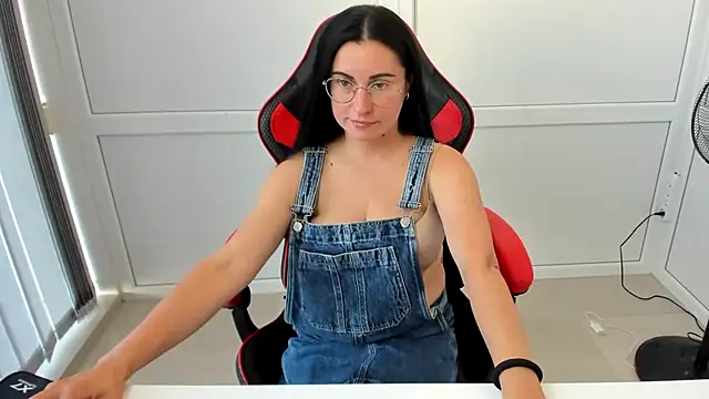 Chatroom XXX en direct de ChloeVibee
