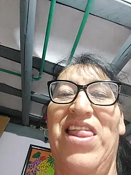 clarita_01 live XXX chat