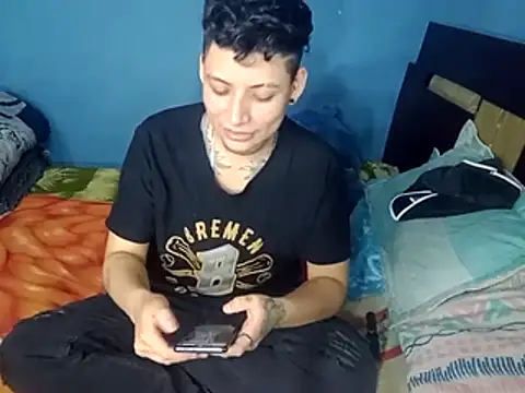Junne_Tomboy Adlı Modelin Canlı XXX Sohbeti