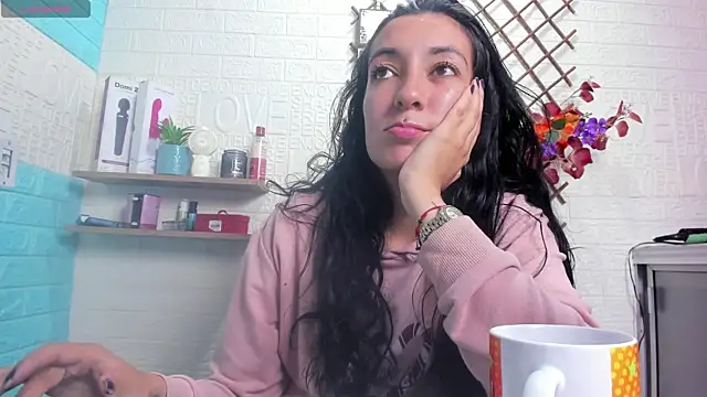 Chat +18 de SALOME_KORLAND ao vivo
