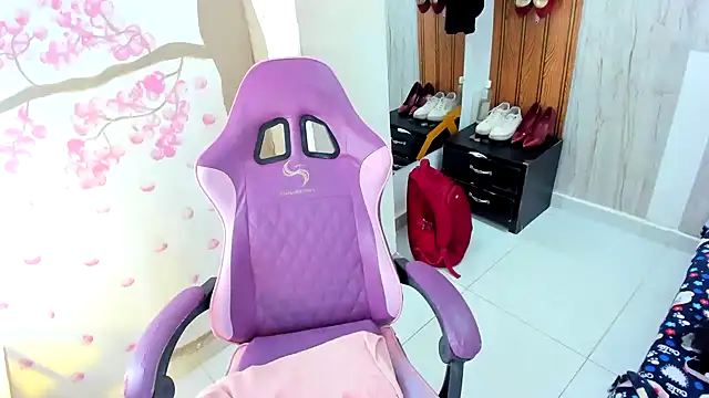 Emily_Coper18 Adlı Modelin Canlı XXX Sohbeti