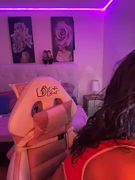 SamathaMay Chat XXX live