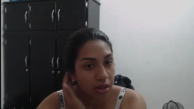 Chat +18 de emiliz-queen ao vivo