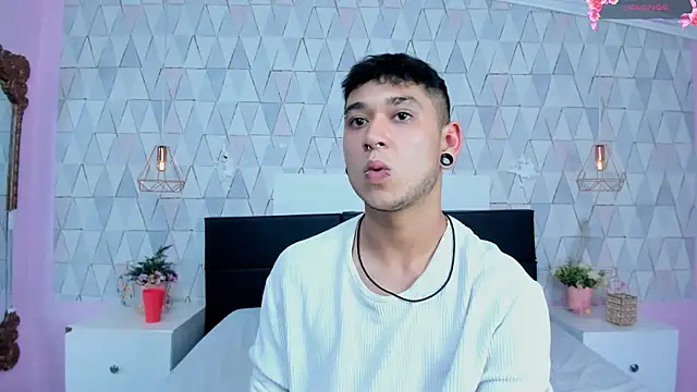 MarkLaurens live XXX chat