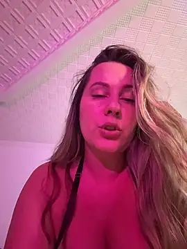 Mona_Plus élő XXX-chatje