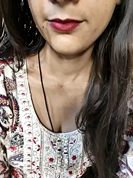 Indian-Aleena élő XXX-chatje