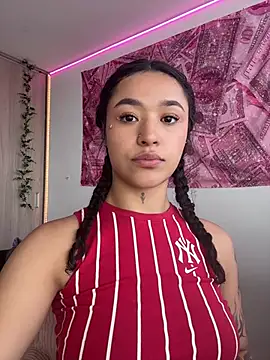 crystal_dlun Adlı Modelin Canlı XXX Sohbeti