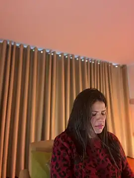 Zandrina Adlı Modelin Canlı XXX Sohbeti