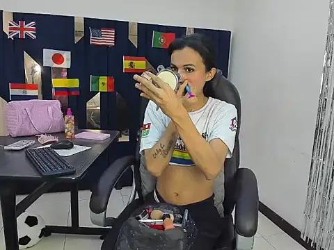 Chat +18 de Aisha_hotts777 ao vivo
