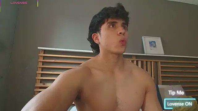 XXX chat uživo modela PaulEvens