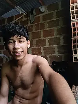 Andres123cv Adlı Modelin Canlı XXX Sohbeti