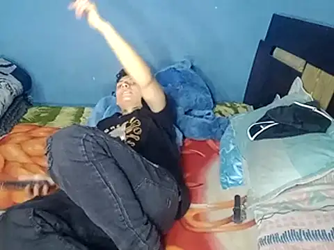 Junne_Tomboy Adlı Modelin Canlı XXX Sohbeti