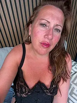 xsexycurvymilf Obrolan Langsung XXX