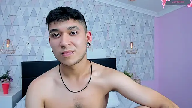 MarkLaurens live XXX chat