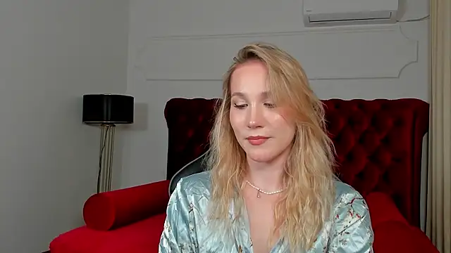 ElaraVoltage's Live XXX Chat
