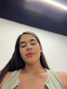 Chatroom XXX en direct de BellaLeclair_
