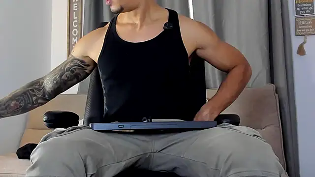 Онлайн чат XXX Mr_adrian
