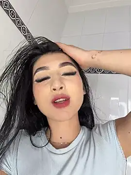 צ'אט XXX בשידור חי של BadLilAngelXXX