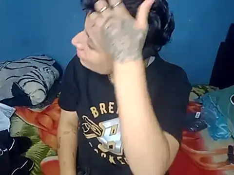 Junne_Tomboy Chat XXX in diretta
