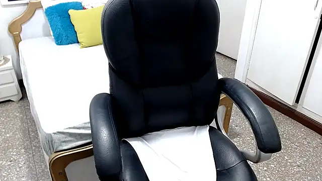 Show webcam de emiliaa_hot