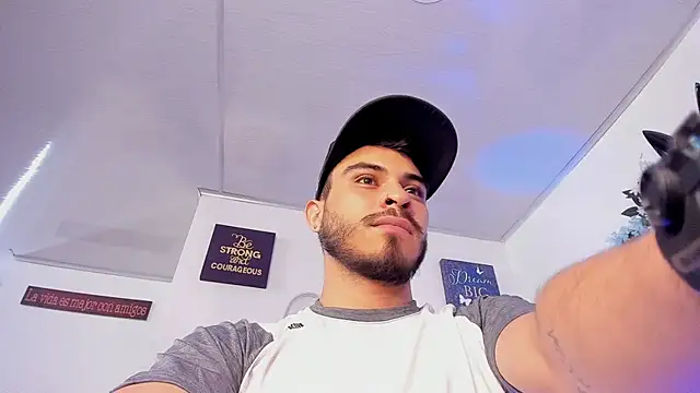 XXX chat uživo modela Bastian_MCcormick