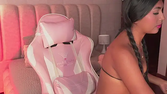Naomi-Gray Adlı Modelin Canlı XXX Sohbeti