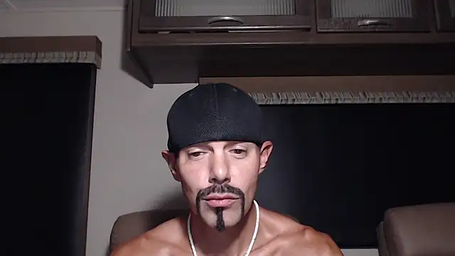 ThickD2C élő XXX-chatje