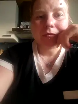Show modela PussyKussy89 na web-kameri