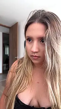 XXX chat uživo modela MiaPetit_